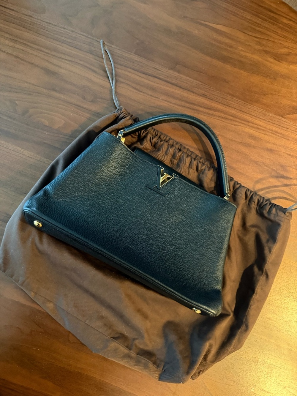 Louis Vuitton Capucines MM Black Taurillon Leather Gold HW